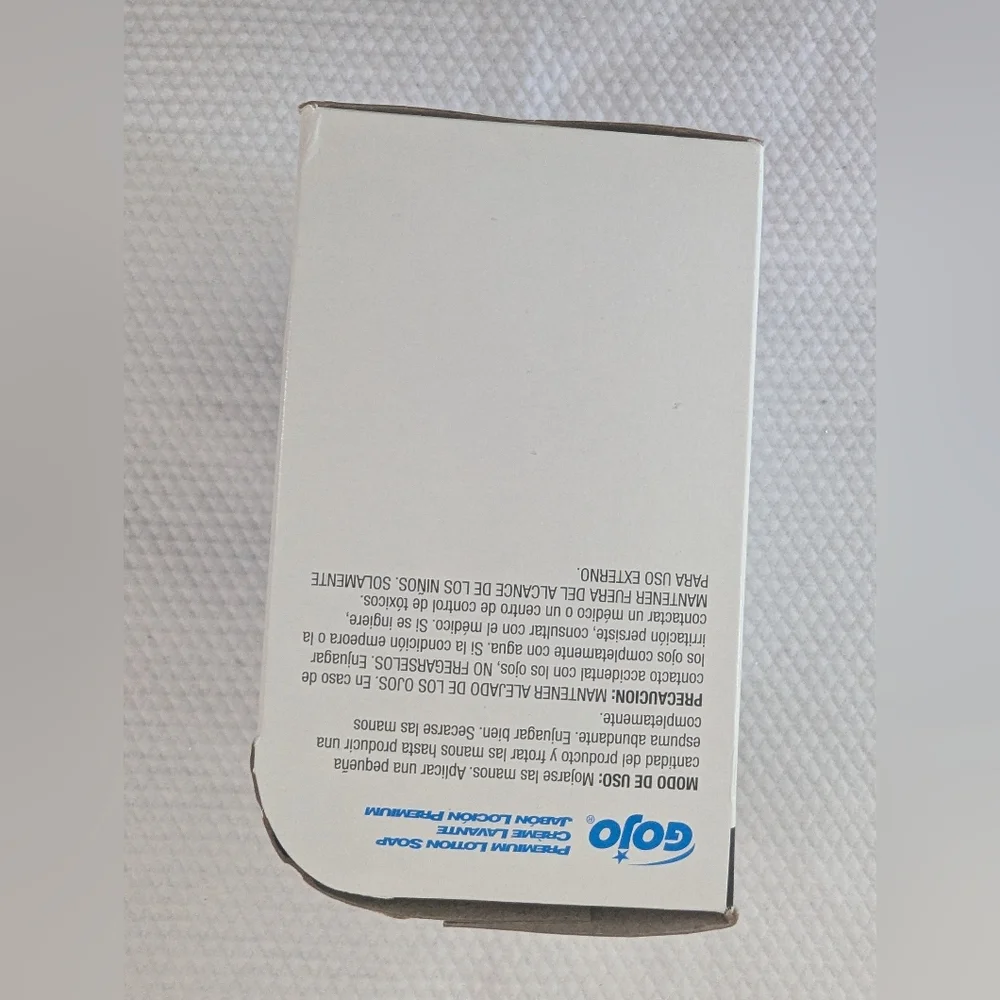 GOJO Premium Lotion Soap Refill, Waterfall Scent, 800 mL .